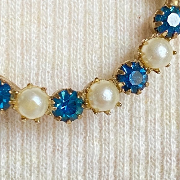 Gold Tone Brooch Faux Pearl And Blue Stone Circle Open Work - Picture 4 of 7